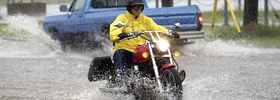 Motorozás esőben